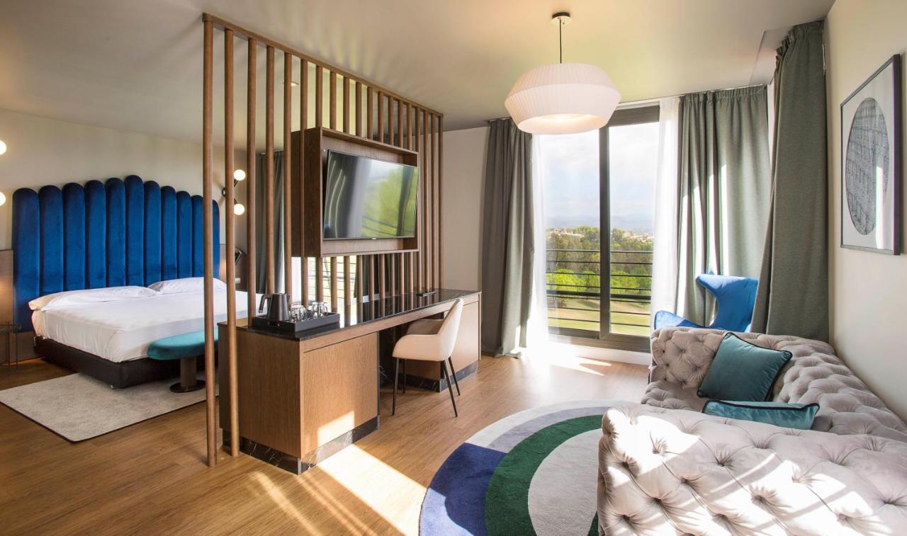 Dolce By Wyndham Barcelona Resort سانت إستيفي سيسروفير المظهر الخارجي الصورة