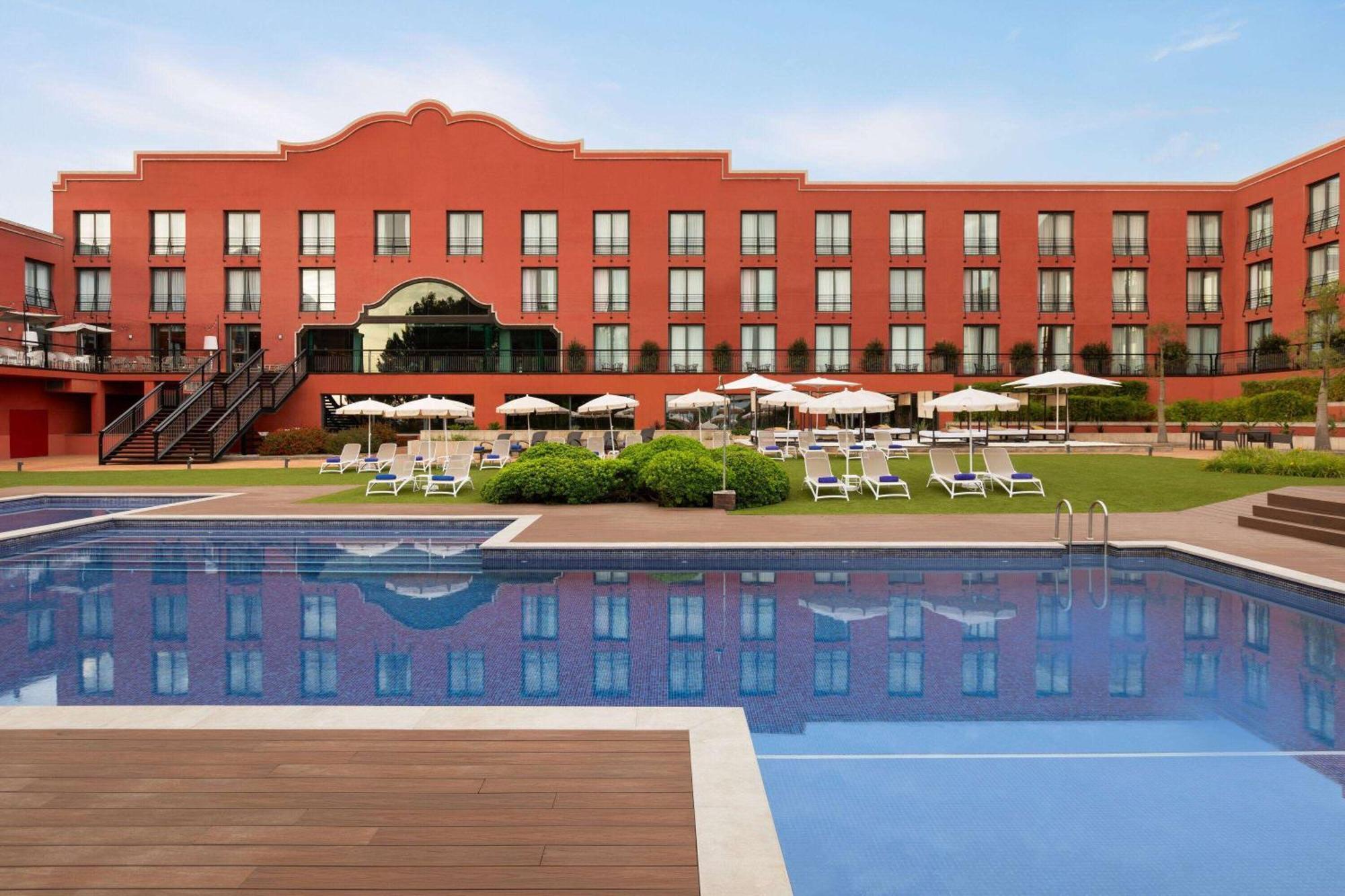 Dolce By Wyndham Barcelona Resort سانت إستيفي سيسروفير المظهر الخارجي الصورة