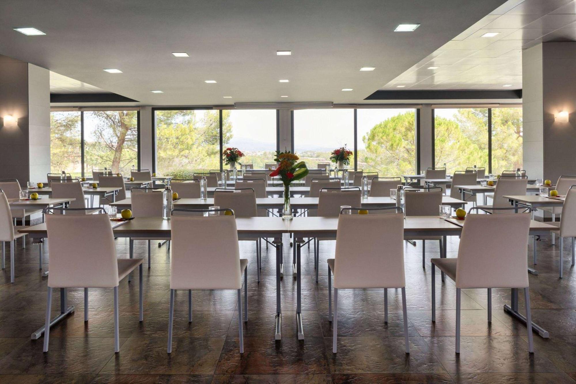Dolce By Wyndham Barcelona Resort سانت إستيفي سيسروفير المظهر الخارجي الصورة