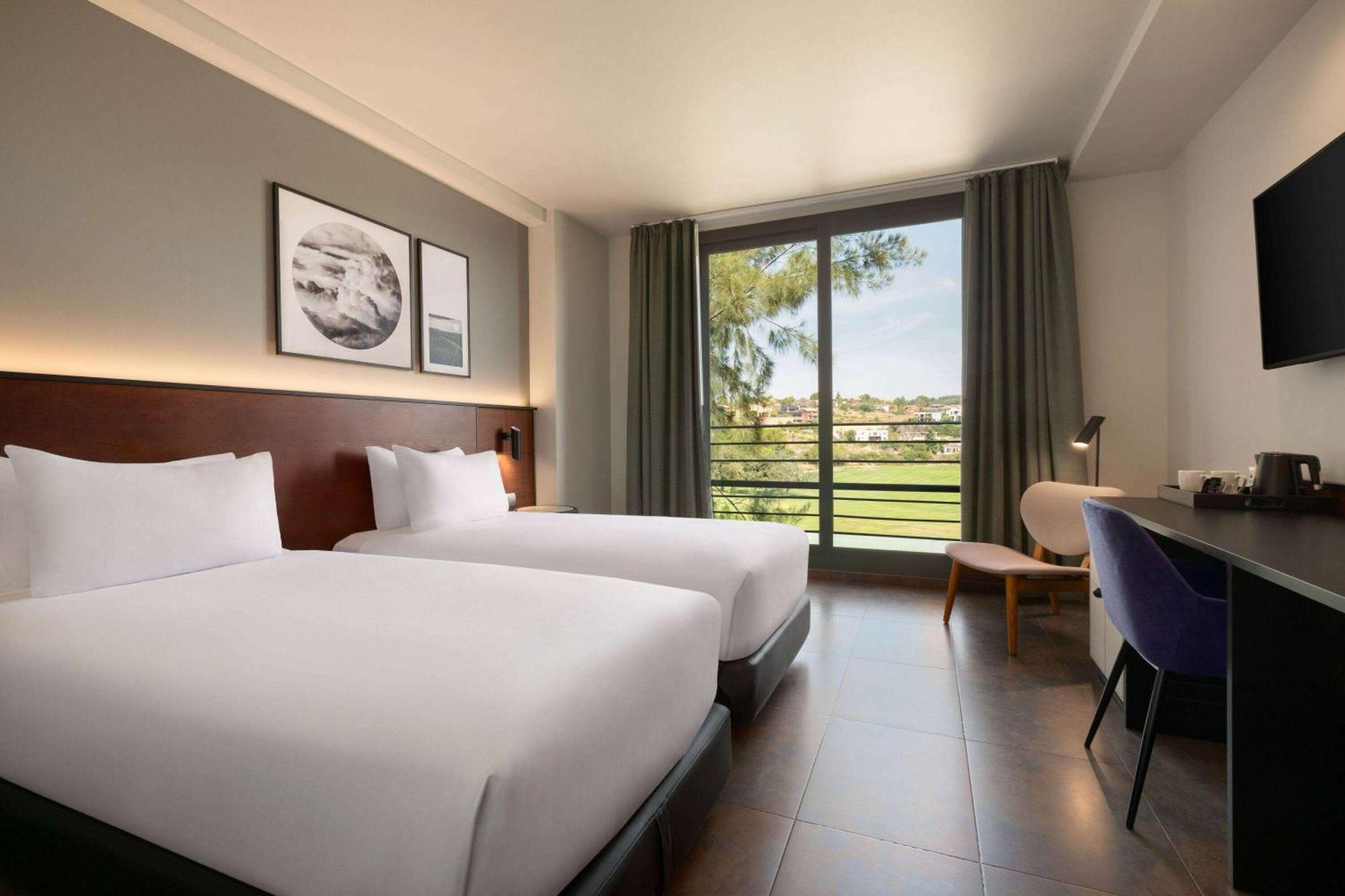 Dolce By Wyndham Barcelona Resort سانت إستيفي سيسروفير المظهر الخارجي الصورة