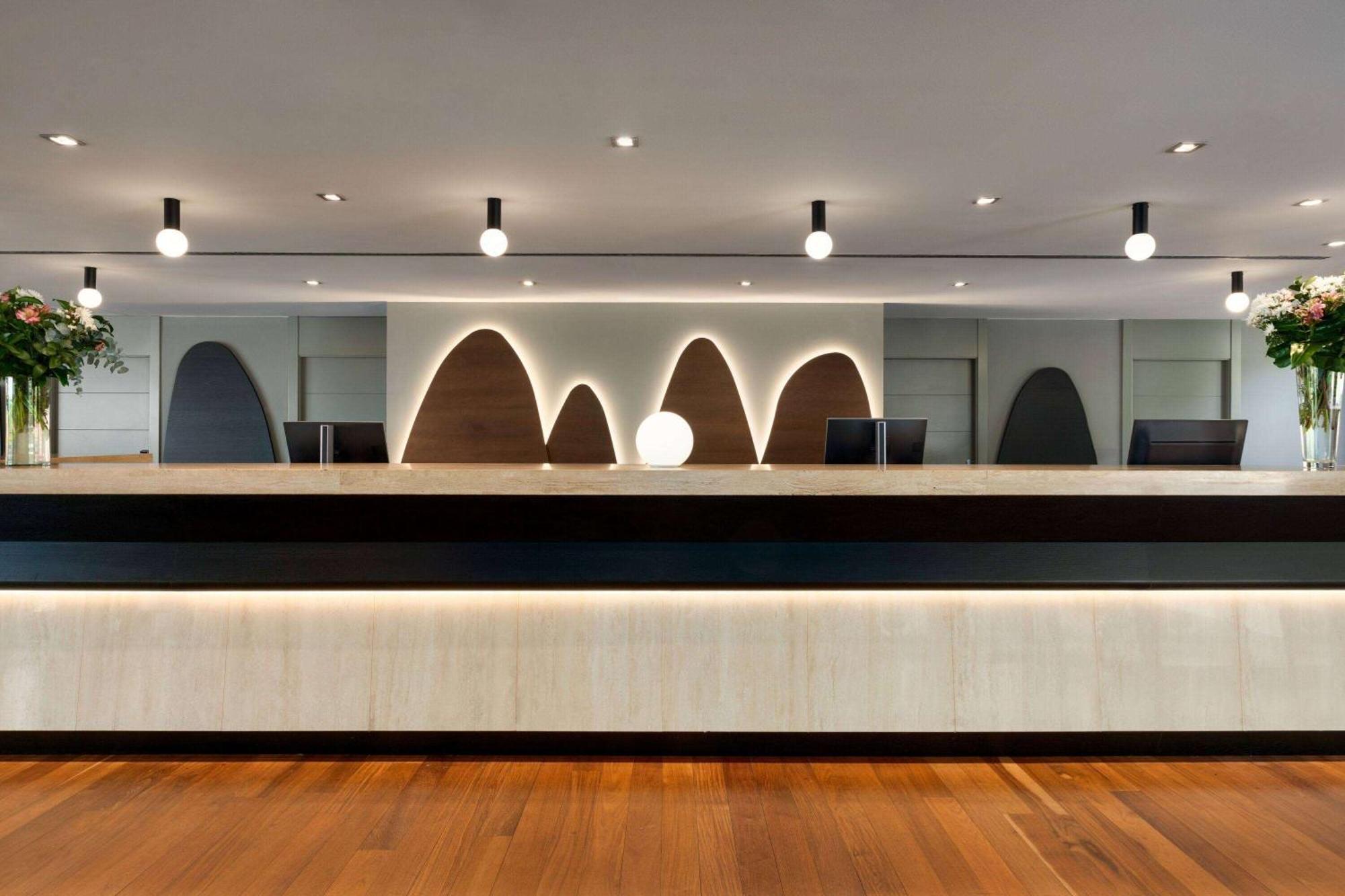 Dolce By Wyndham Barcelona Resort سانت إستيفي سيسروفير المظهر الخارجي الصورة