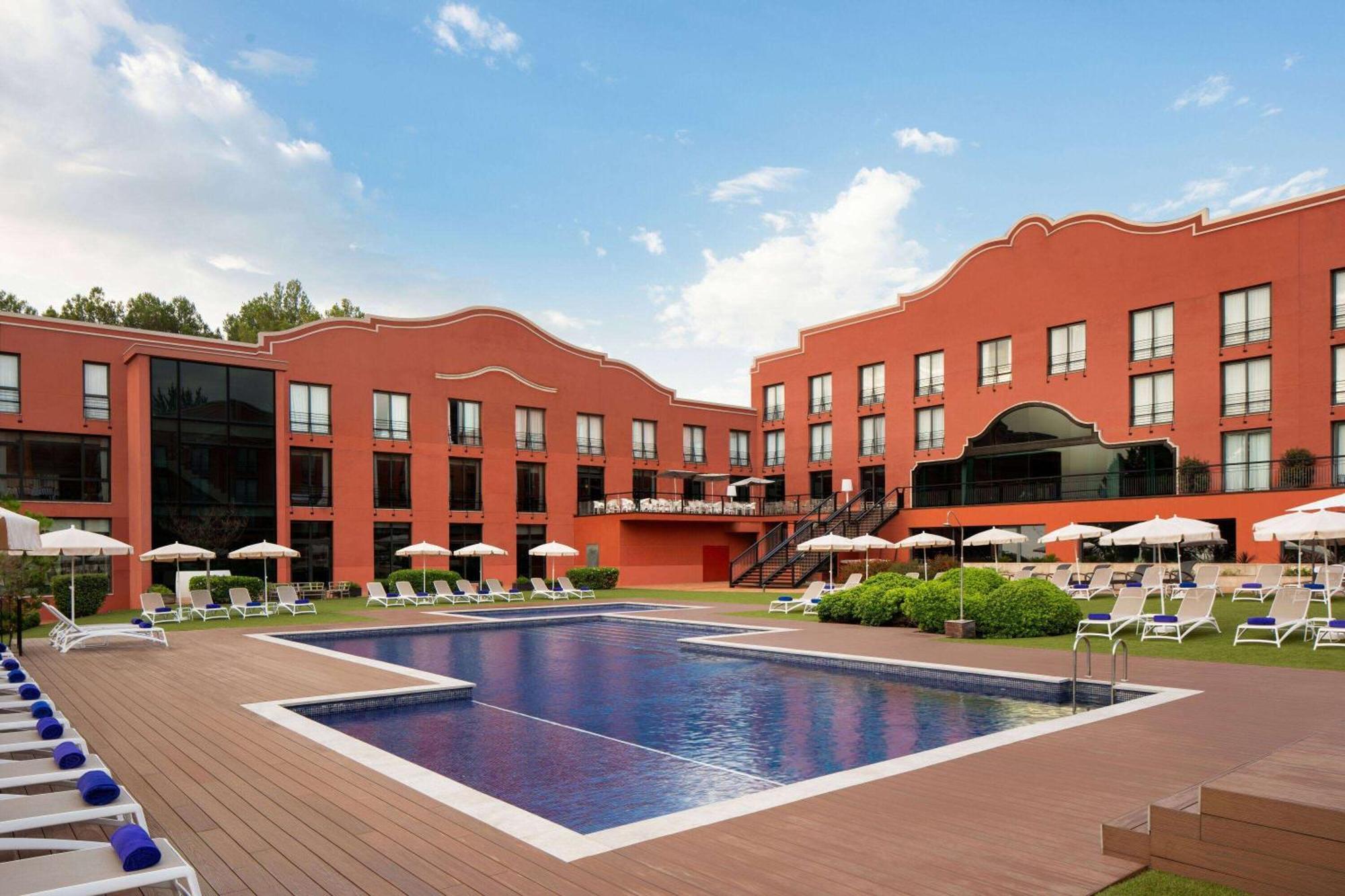Dolce By Wyndham Barcelona Resort سانت إستيفي سيسروفير المظهر الخارجي الصورة